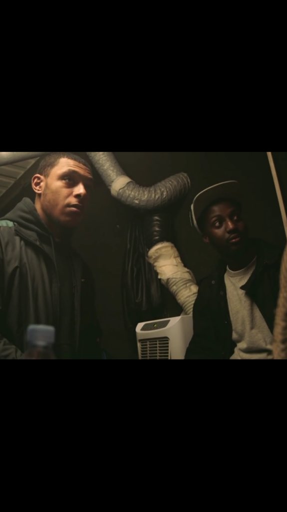 TiATSiM's tweet photo. When FamiliarFace dropped his "2 in 1 skeng" in #BeatBoss1 https://t.co/M2pHhZmJCO