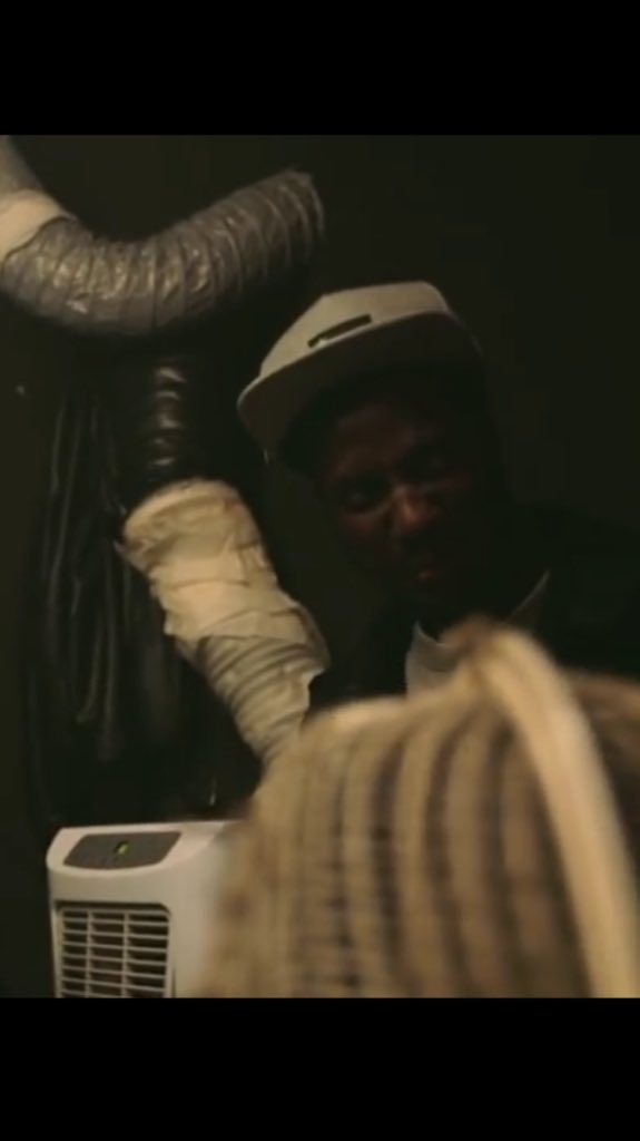 TiATSiM's tweet photo. When FamiliarFace dropped his "2 in 1 skeng" in #BeatBoss1 https://t.co/M2pHhZmJCO