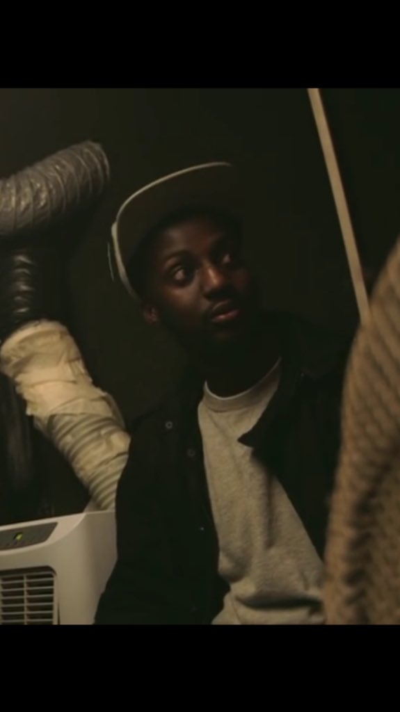 TiATSiM's tweet photo. When FamiliarFace dropped his "2 in 1 skeng" in #BeatBoss1 https://t.co/M2pHhZmJCO