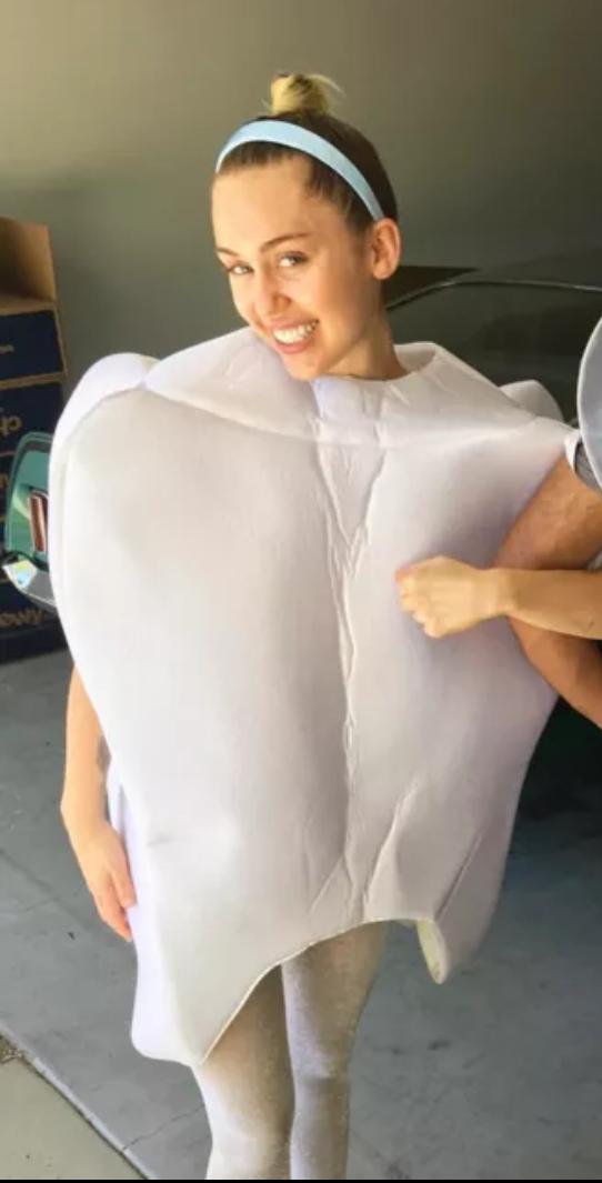 LibbySchnoor22's tweet photo. Who wore it better? Fav Me, RT Miley https://t.co/V4DCkvMnO5