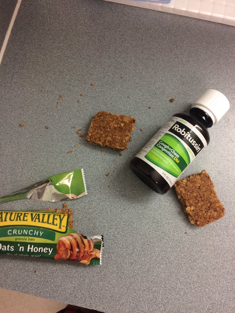 LEYs_chips's tweet photo. smh. nature valley bars keep getting messier and messier https://t.co/3oCwtnrC1P