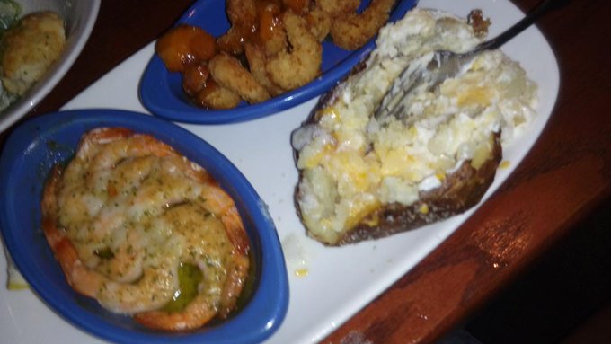 Oh yes Bahama mama with alcohol this time. Super full.  I ate way to much shrimp. https://t.co/YHnKq<a href="/tag/ftft"class="tags"><span>#ftft</span></a>