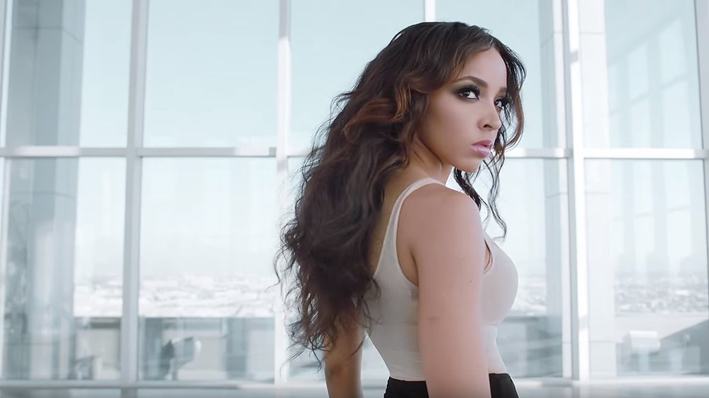 TinasheOrg's tweet photo. Check out @Tinashe's newest music video featuring @chrisbrown 👑 https://t.co/innX1uTs1M 🎼#slay https://t.co/qQhjY5mPJq