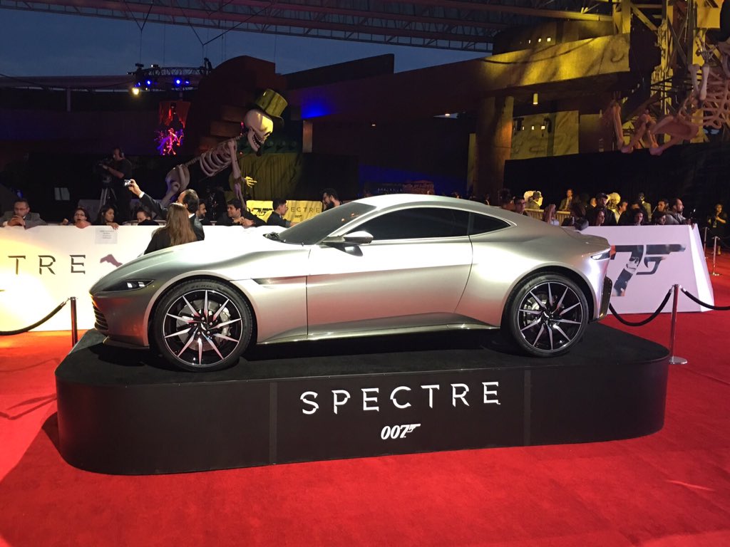 trackandstyle's tweet photo. Reportando desde la premiere de #Spectre, la más reciente película del agente @007, el @astonmartin DB10 https://t.co/WAuhzR9P9X