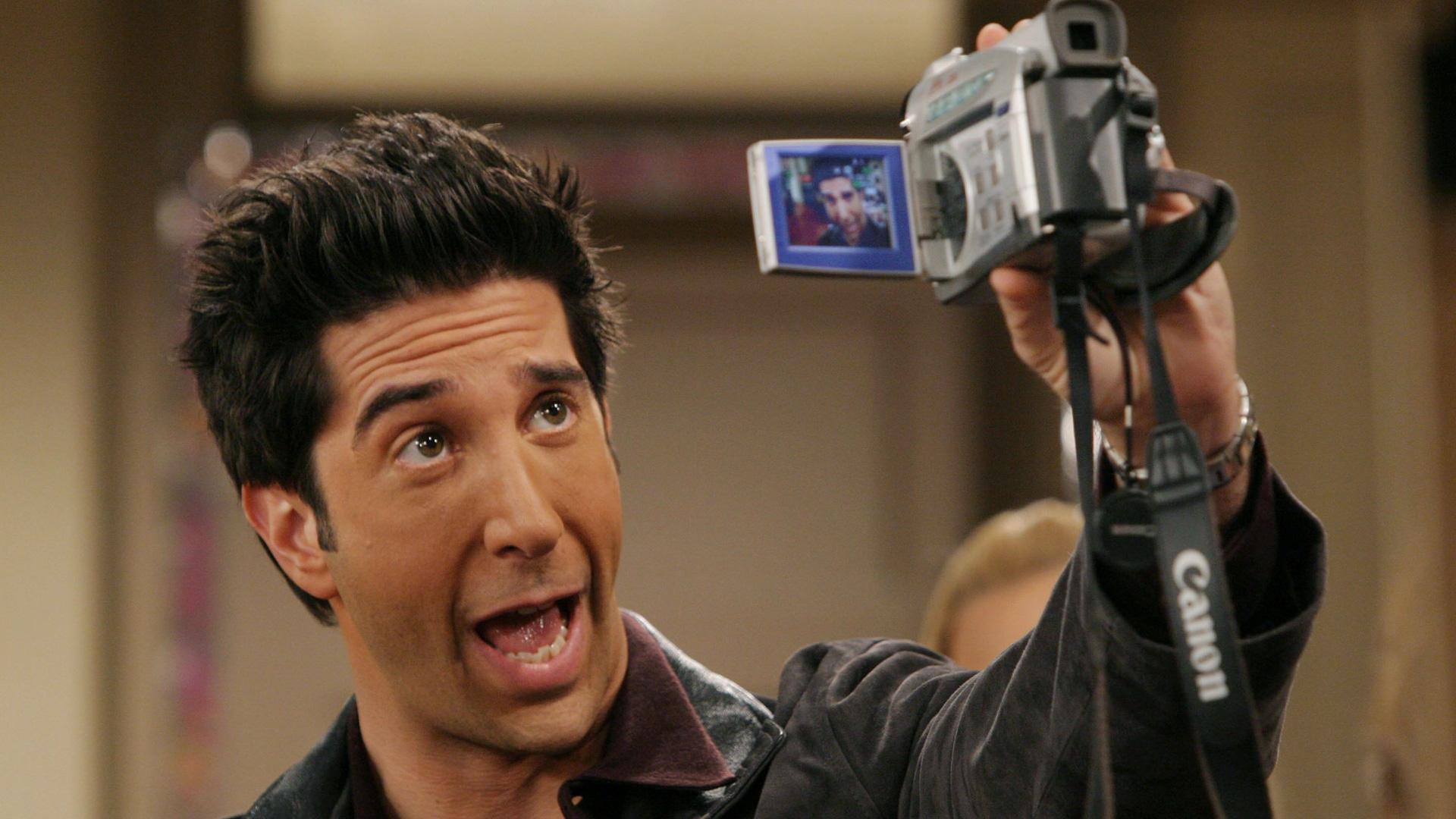 De haber tenido un romance con uno de hubiera sido con Ross Geller Happy birthday David Schwimmer!! 