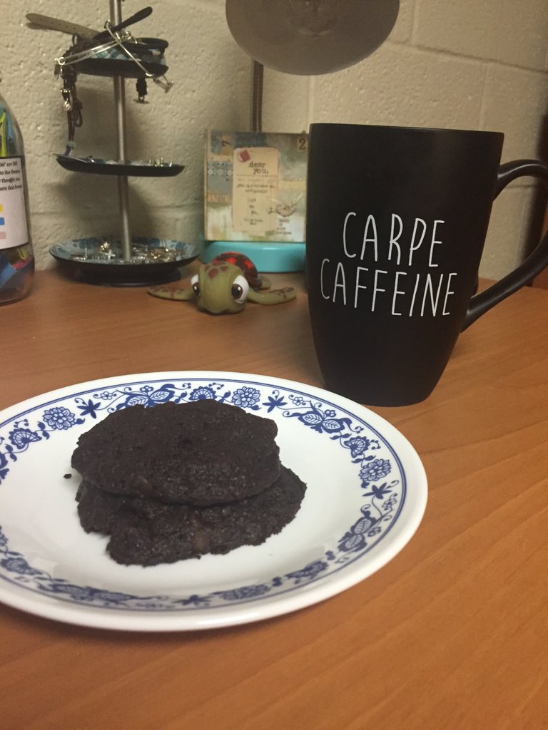 SierraHarton's tweet photo. Reasons Jord rocks: vegan cookies and milk !! https://t.co/w8vSPMdEEH