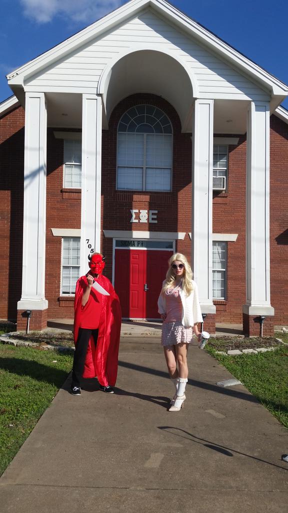mackenziew2013's tweet photo. Chanel and the Red devil for Halloween! 🔪👹🎀💄👠😲 #ScreamQueens #ChanelOberlin #CHANELoween https://t.co/YpKJDJ0sxj