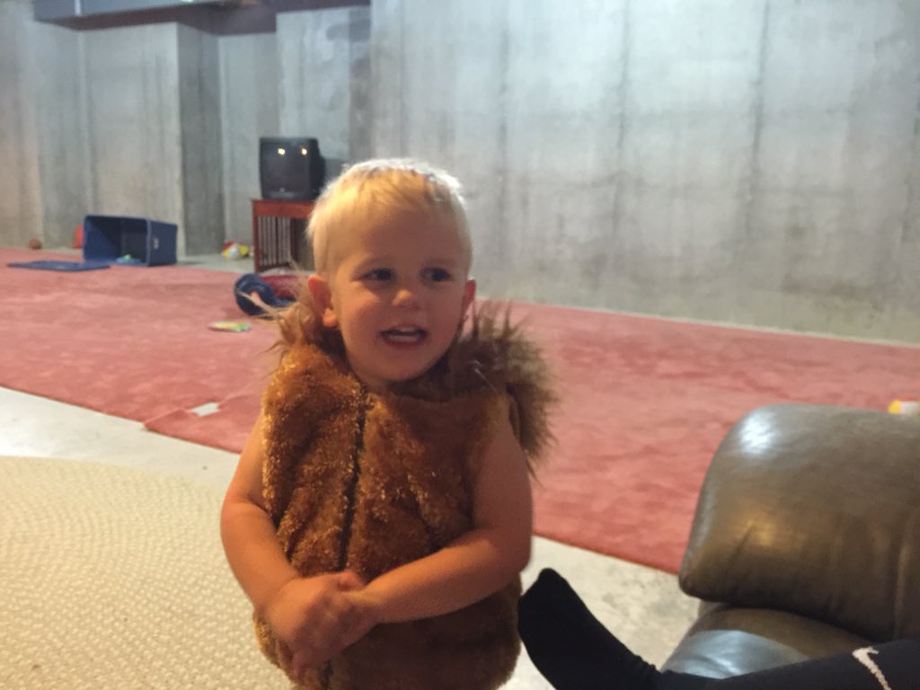 meestermo's tweet photo. Macklemore ain't got nothing on Crosby!! #thriftshop #thatfur #mokids https://t.co/FCPZAs5dub