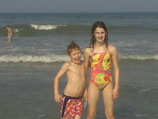 Rockinn_Robynn's tweet photo. Happy birthday to my not so little brother, even though you are a clown I hope had a great day #14 #pretween 🎈🎁🎉 https://t.co/vEFD3J742Q