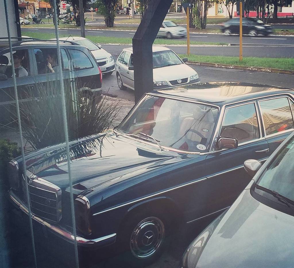 oldcar_photo's tweet photo. #mercedesbenz #mercedes250 #mercedes #w114 #w115 #stroke8 #oldcar #oldbenz #oldschool #placapreta by esgarotobom https://t.co/w91CZVabaP
