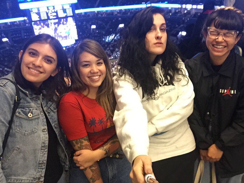 fabiolitadraws's tweet photo. @BrooklynNets @barclayscenter #nets1102 we got a birthday in the houuuuuuse ! https://t.co/aYi6LmqwFS