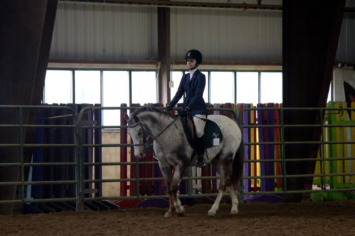 Look at that frame. Great job to freshman Amanda Laughead! You rocked those flat classes 💙❤️ <a href="/itslaw_head/">the sasquatch sleuth</a> #AUEQ