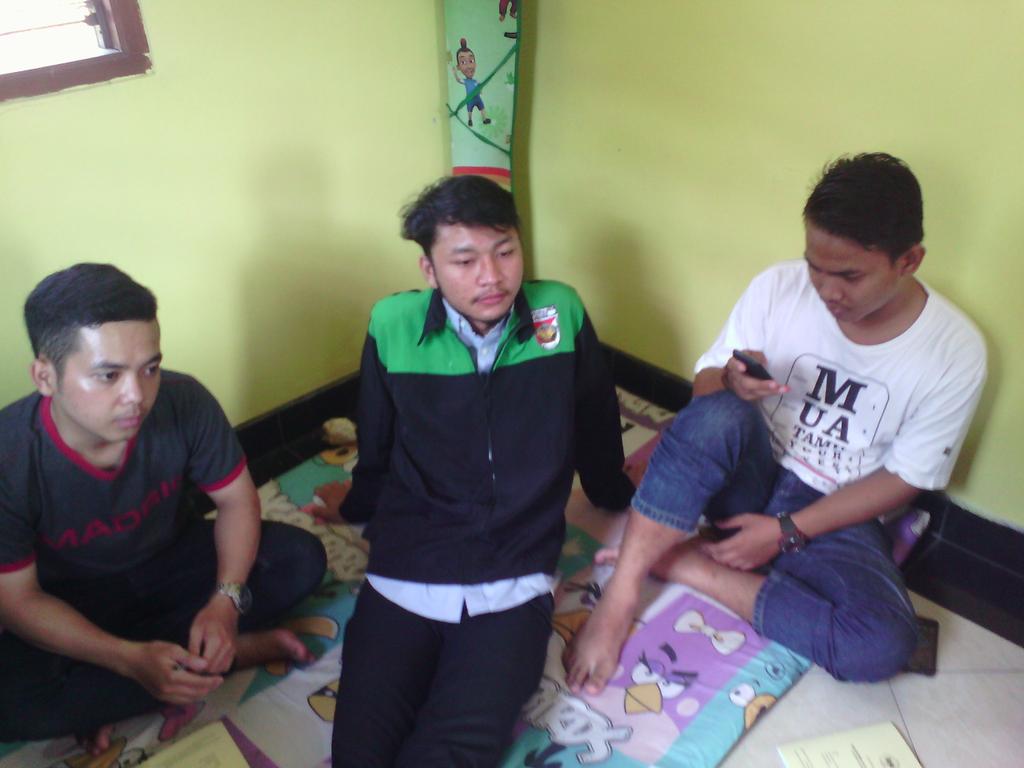 tinjolestari's tweet image. Brifing dulu buat kegiatan hari ini. Dibagi 3 tim ke PAUD, Kelurahan dan Posko. #tinjomoyolestari #day6 #workday2