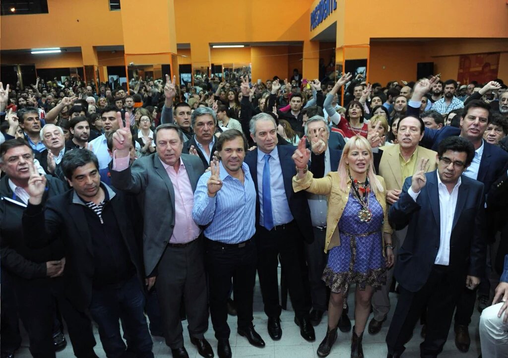 MatiasSlezack's tweet photo. Vamos a llevar a la victoria las conquistas y banderas de nuestro movimiento.Ni un paso atrás. #ScioliPresidente https://t.co/zmkprNNT50