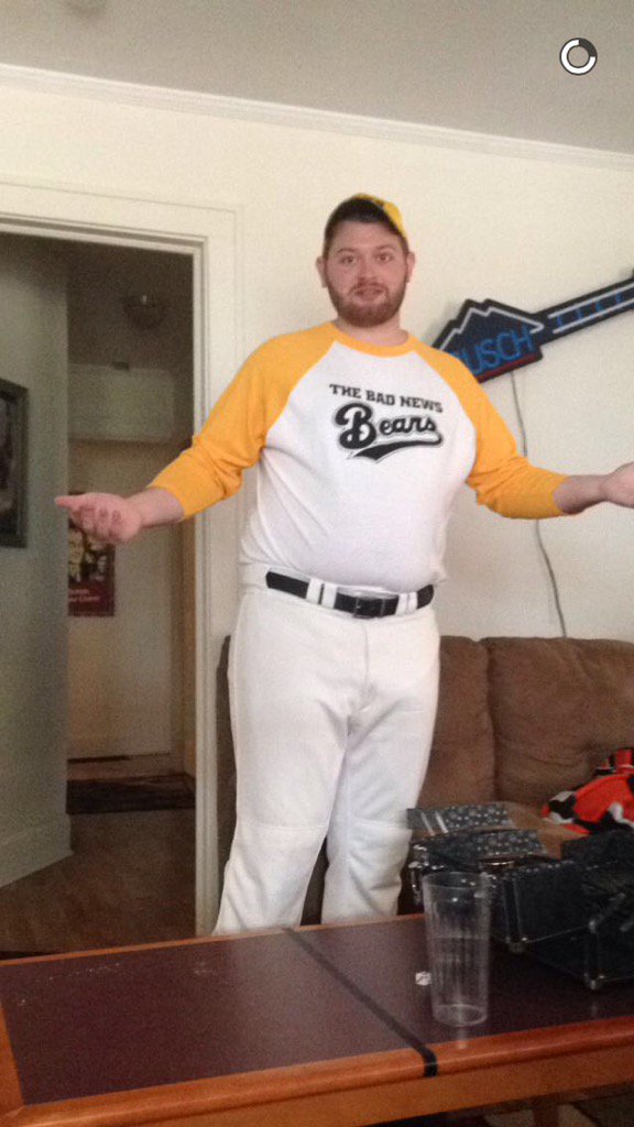 alankunk's tweet photo. When she tells you that she likes baseball players @Jessewendel74 https://t.co/iAReaUtiVR