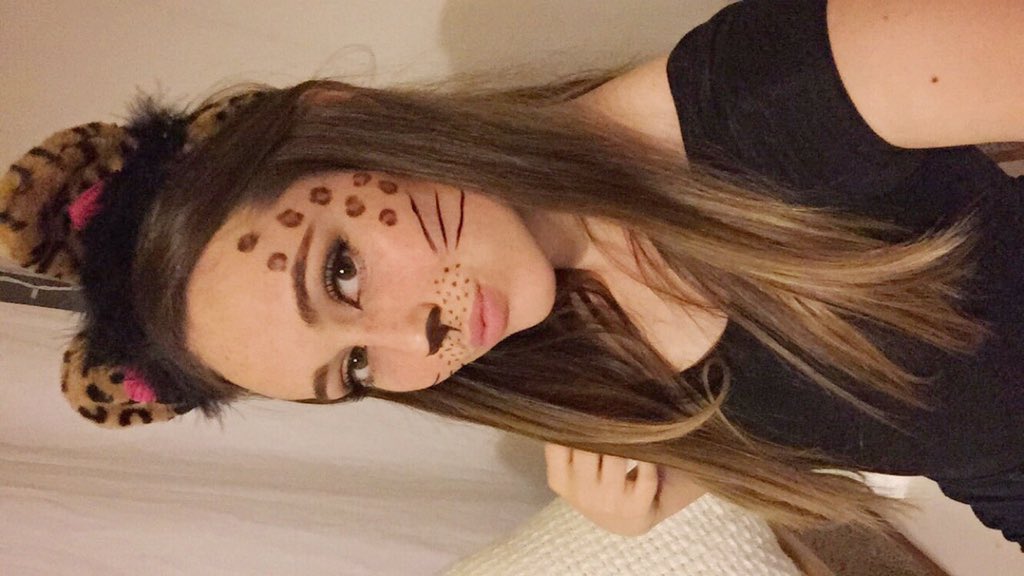 shelbymakenzie's tweet photo. Is it too late for a Halloween selfie 🐱 https://t.co/c3m2Hx5wEp