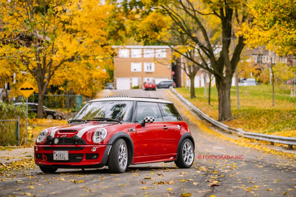 TataSteva's tweet photo. #fall in #Toronto with my #MINICOOPER #JCW  on #MINIMONDAY @MINI @MINICanada @MINIDowntown https://t.co/plmOESeq9P