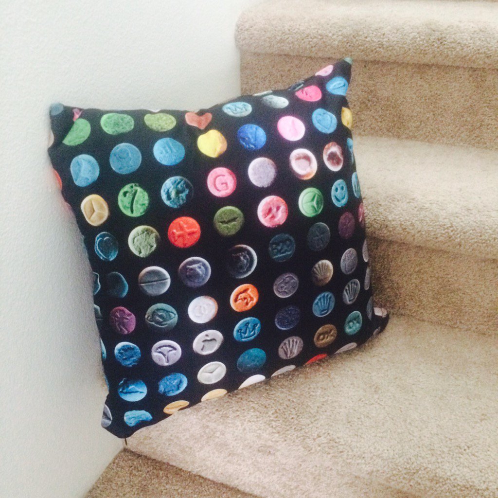 ShatterShirts's tweet photo. Trippy Pillows https://t.co/mm4mkneXSK #shatter #ganja #medical #marijuana https://t.co/SIAnde63Ml