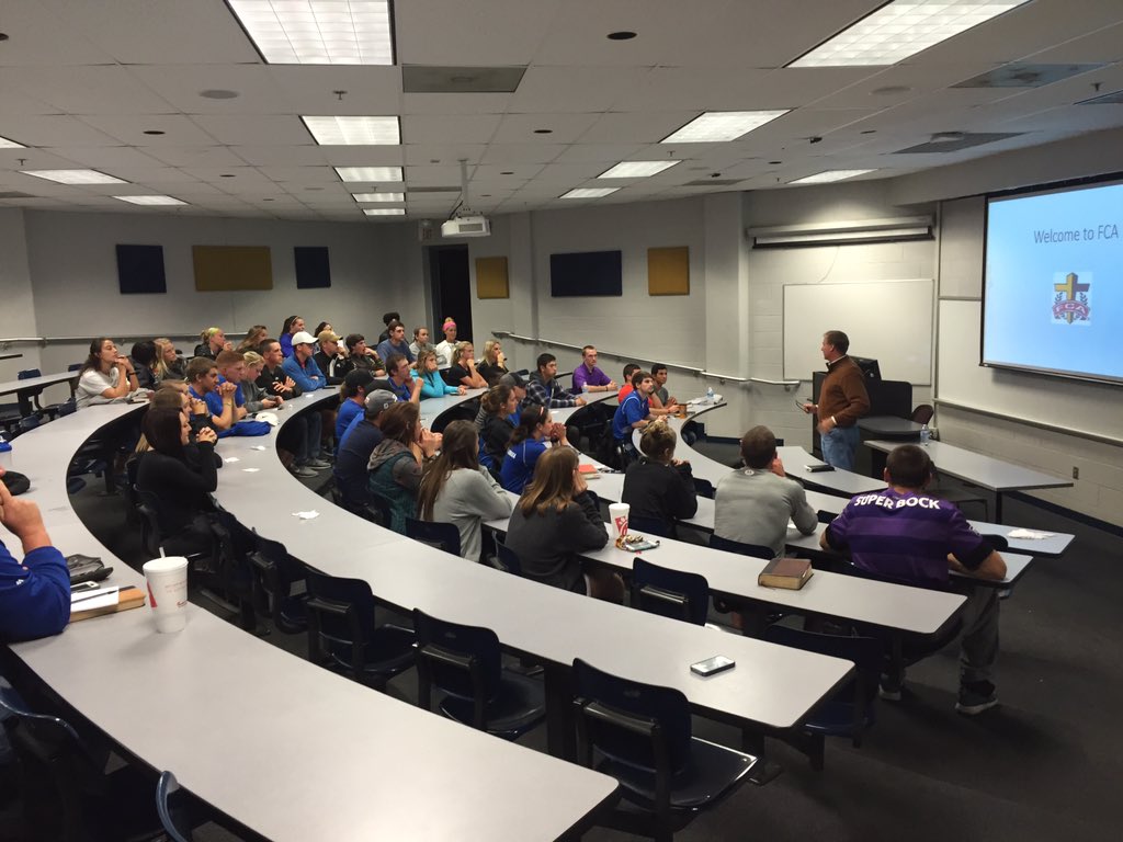 jason_k_lester's tweet photo. North Georgia @fcagolf Bill Dando sharing @FCAofUNG tonight. #TeamFCA https://t.co/KAIOHsPNAc