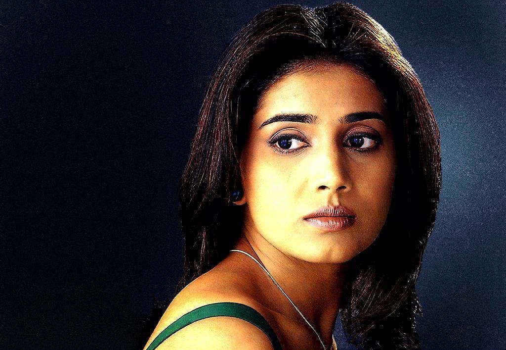 We wish the talented Sonali Kulkarni a very happy 41st birthday. 3-Nov-1974, Pune (Maharashtra) 