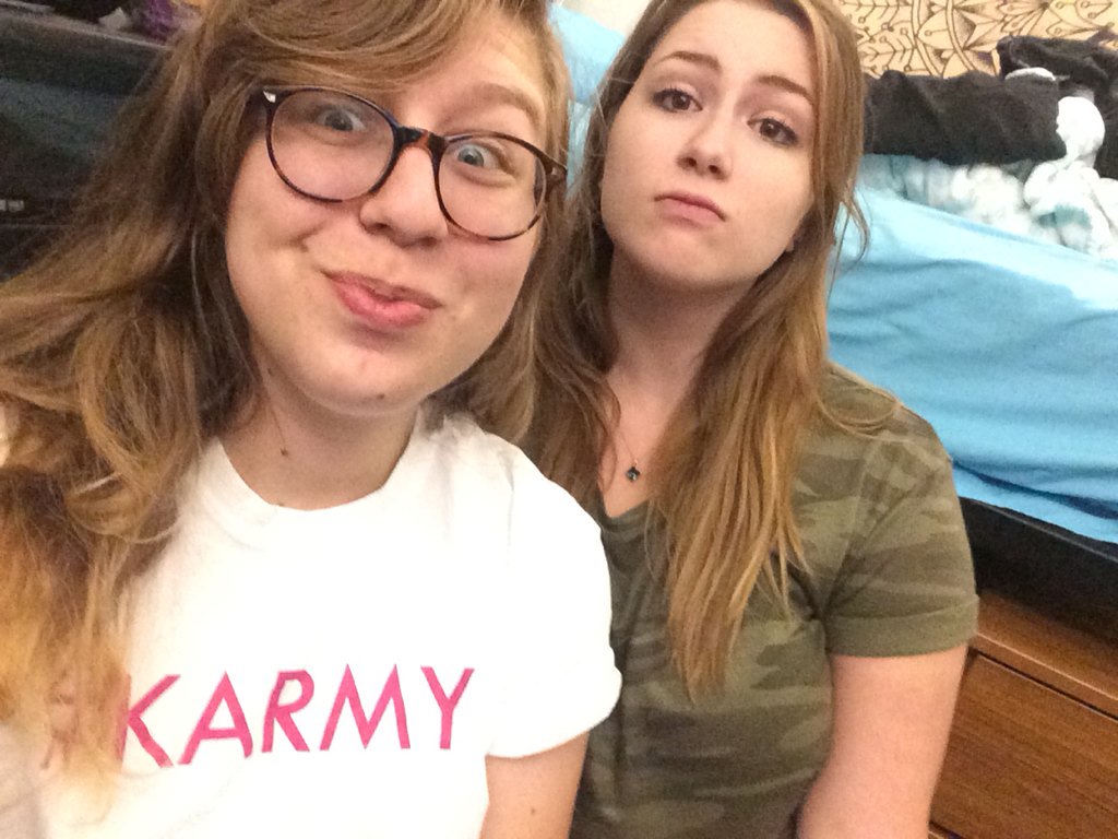 ladybirdac's tweet image. Excited for #FakingItLive tonight! @thekatiestevens @therealritavolk @misterwillett #KarmyArmy