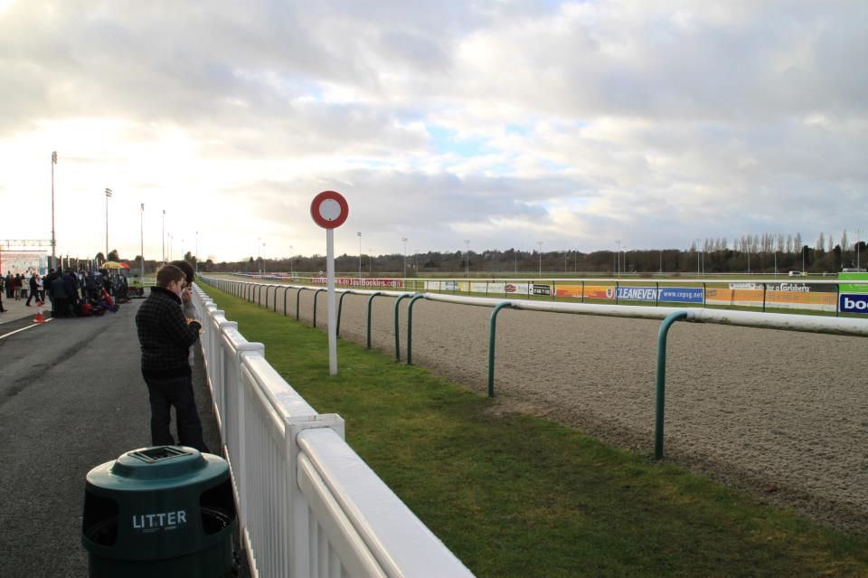 世界の競馬場を紹介するbot Twitterren イギリス ウォルヴァーハンプトン イングランド中部ウォルヴァーハンプトンにある競馬場 画像はポリトラック馬場だが その後タペタに一新された イギリスなのでブックメーカーがいる T Co Aprn5yu8od 世界の競馬場を紹介するbot Twitterren イギリス ウォルヴァーハンプトン イングランド中部ウォルヴァーハンプトンにある競馬場 画像はポリトラック馬場だが その後タペタに一新された イギリスなのでブックメーカーがいる T Co Aprn5yu8od