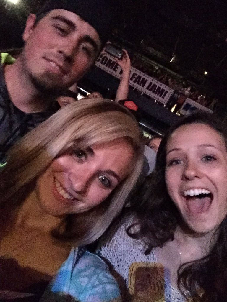 AshleyFinke1's tweet photo. @K102 #itsmillertime #K102FanJam https://t.co/JbnXVtfZZw