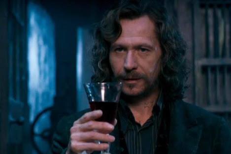 GodricsH's tweet photo. Sirius Black completaria hoje 56 anos de idade. Feliz aniversário, Almofadinhas 🎁🎂🎉🎊🎈 #HappyBirthdaySiriusBlack https://t.co/2sk6wEMKl2