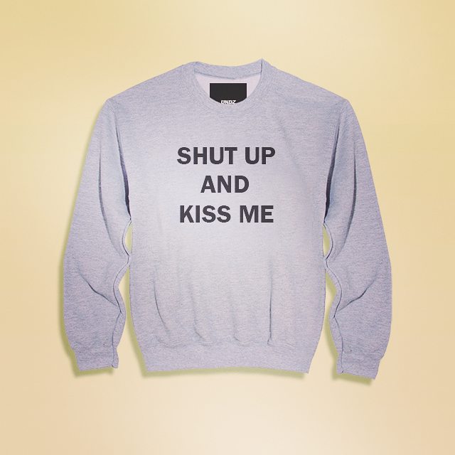 undz's tweet photo. Shut up and kiss me
Undz unisex sweatshirt (limited) 60$ https://t.co/YR02aUNENS