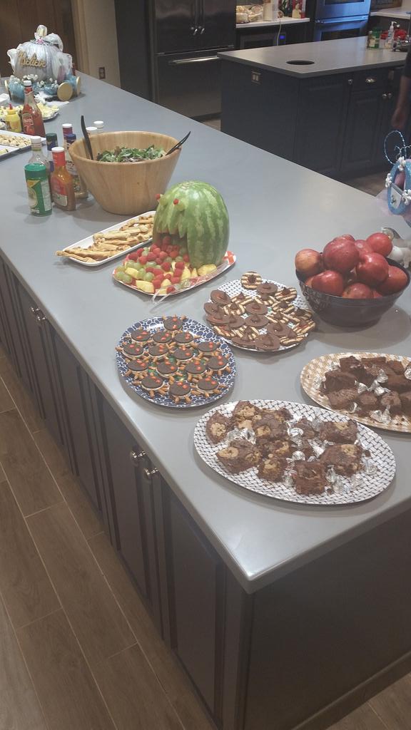 moore5414's tweet photo. Another successful dinner @rmhckc #RedemptionPlus #giving #gratitude #lovemyjob https://t.co/mprve7kdPP
