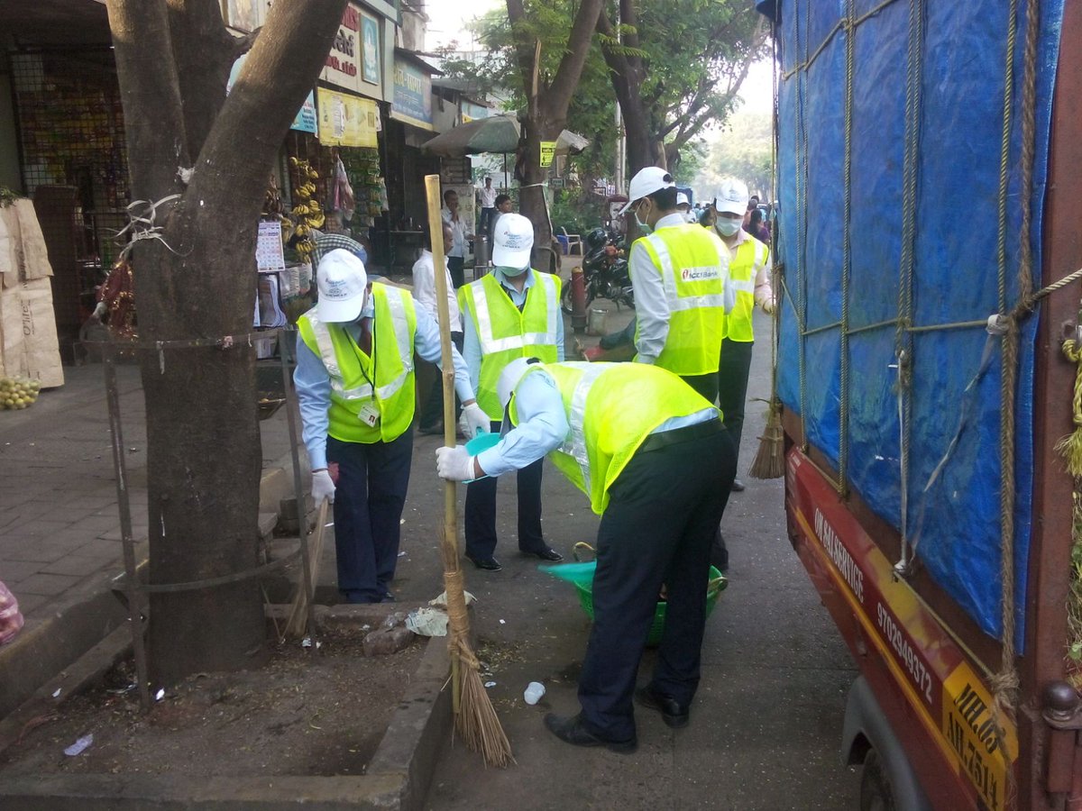 CKforCleanIndia's tweet photo. Colleagues from J N Road branch, Mulund West, Mumbai aligned themselves to the vision of #MyCleanIndia today. https://t.co/tZGO5qV3IT