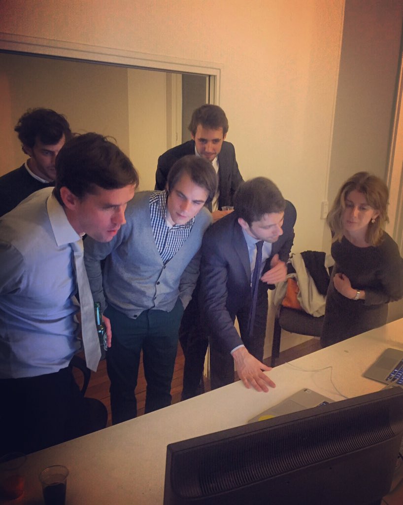 JusticeGuide's tweet image. Discussions, hier soir, du concept #JusticeGuide avec de jeunes #avocats! #LegalStartup