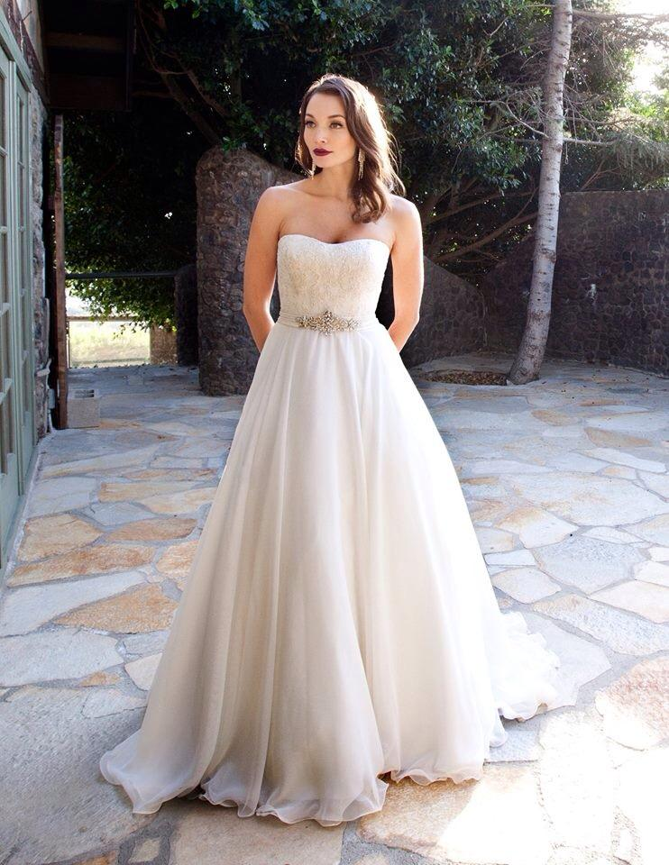 Rosesgowns's tweet photo. Upto 75% #sale on current season #weddingdress & #bridesmaide making way for new stock https://t.co/A2hIxKjBa0