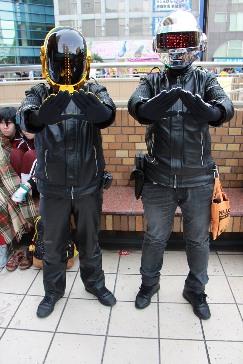 Daft punk cosplay in Shibuya with Hachiko daftpunk ダフトパンク thomasbangalter daftpunkcosplay cosplay tokyo japan shibuya hachiko photography