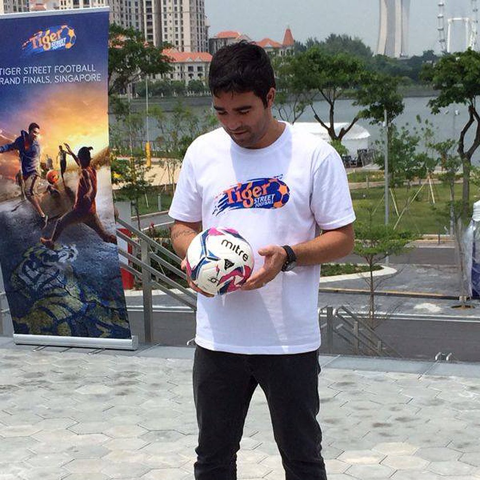 MitreSG's tweet photo. #Deco approves the Pro #Futsal #Hyperseam. Available on https://t.co/gHXEbSjggo &amp; @WestonSg Peninsula Plaza lvl 3. https://t.co/izJMfPNKR7