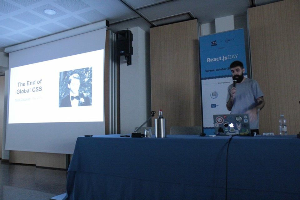 MicheleBertoli's tweet image. On stage with @markdalgleish at #reactjsday #reactjs #cssinjs