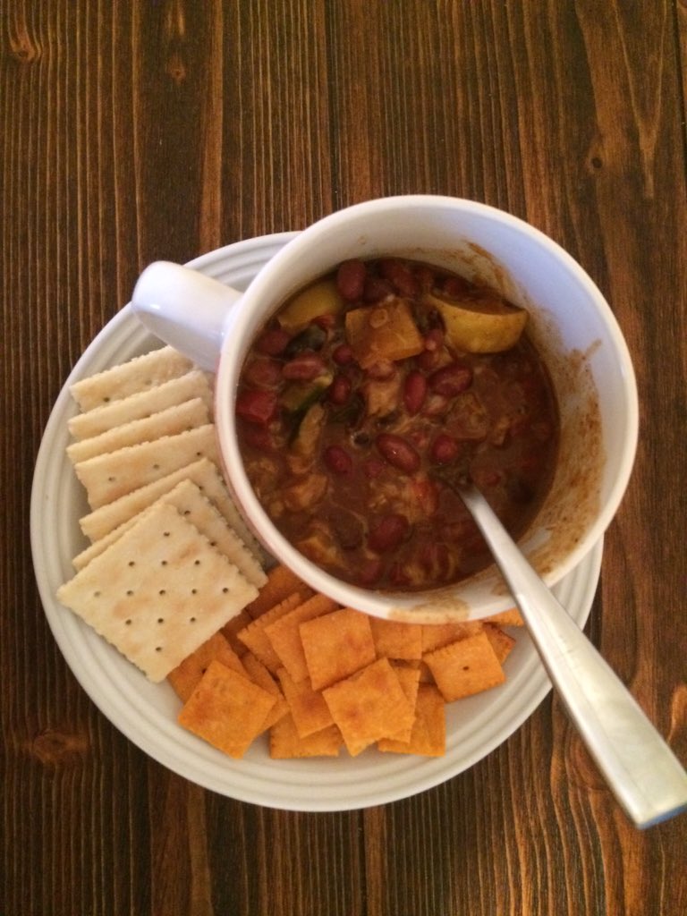 Sonya_Rae92's tweet photo. Veggie Chili! Before and after! Be on the lookout for my cookbook! #vegetarianfood #vegetarian #veggiebuzz https://t.co/nlPRfCP9Wm