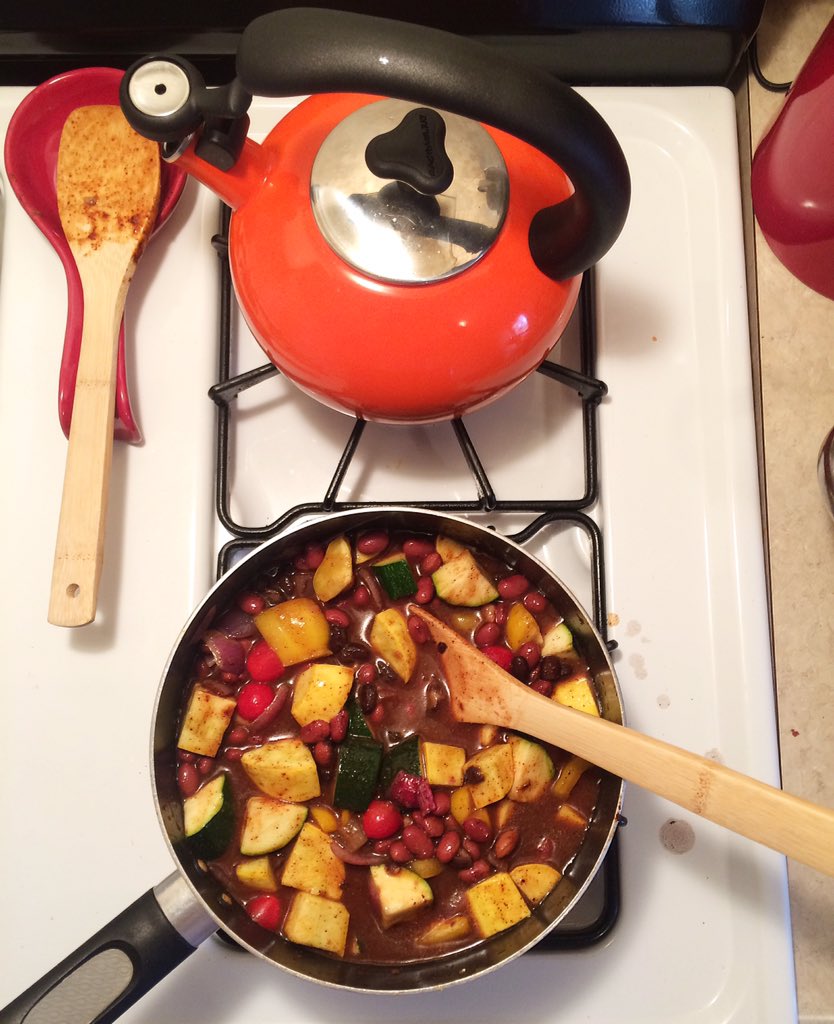 Sonya_Rae92's tweet photo. Veggie Chili! Before and after! Be on the lookout for my cookbook! #vegetarianfood #vegetarian #veggiebuzz https://t.co/nlPRfCP9Wm