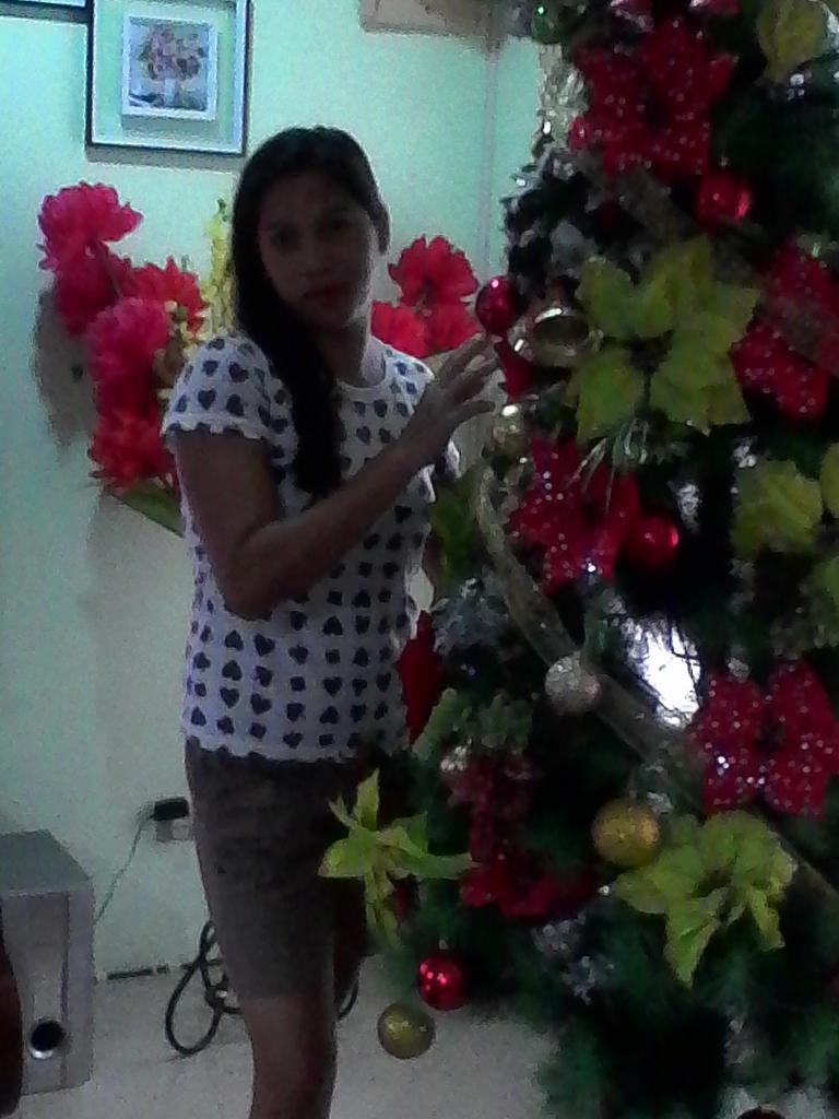 a39869335's tweet photo. 🎁#bwal ang sad dpat happy😜👧 https://t.co/bqlwnmSmby