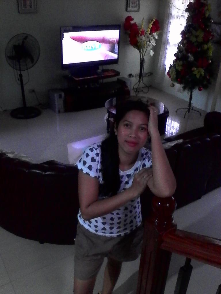 a39869335's tweet photo. 🎁#bwal ang sad dpat happy😜👧 https://t.co/bqlwnmSmby