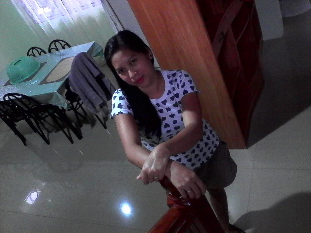 a39869335's tweet photo. 🎁#bwal ang sad dpat happy😜👧 https://t.co/bqlwnmSmby