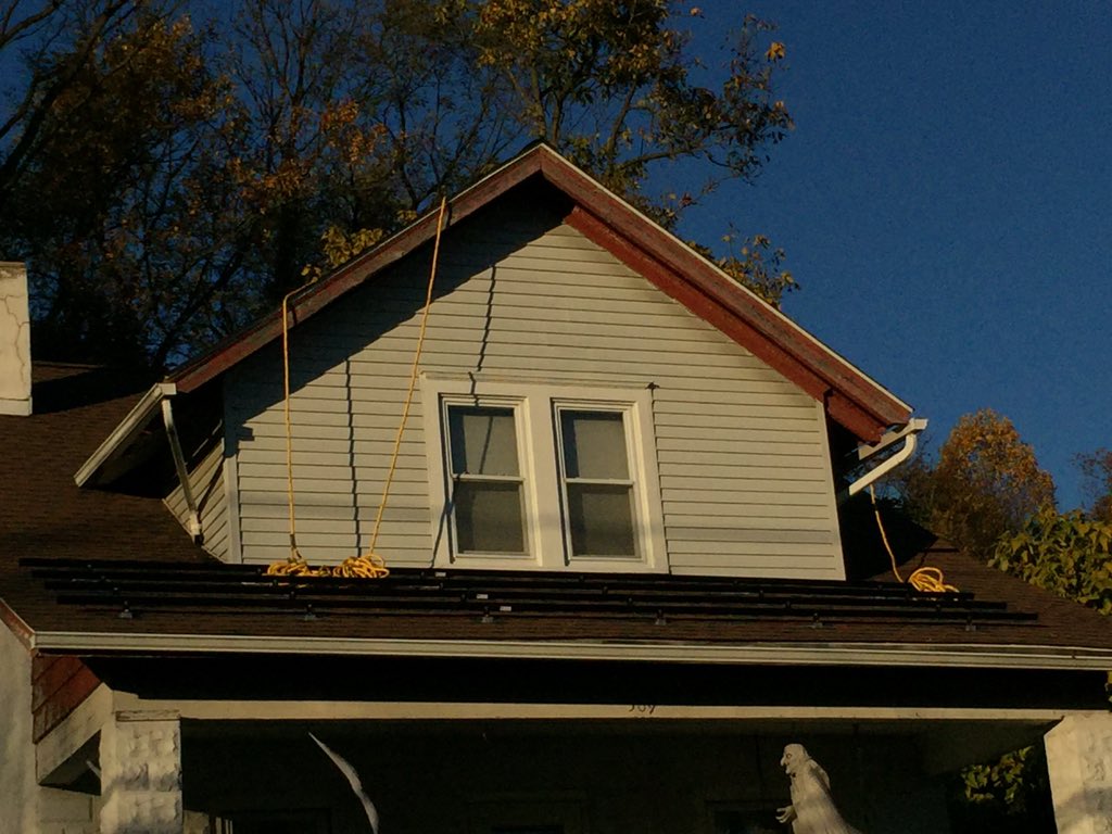 RightSolar's tweet image. Maintaining a clean work space every step of installation #solarenergy