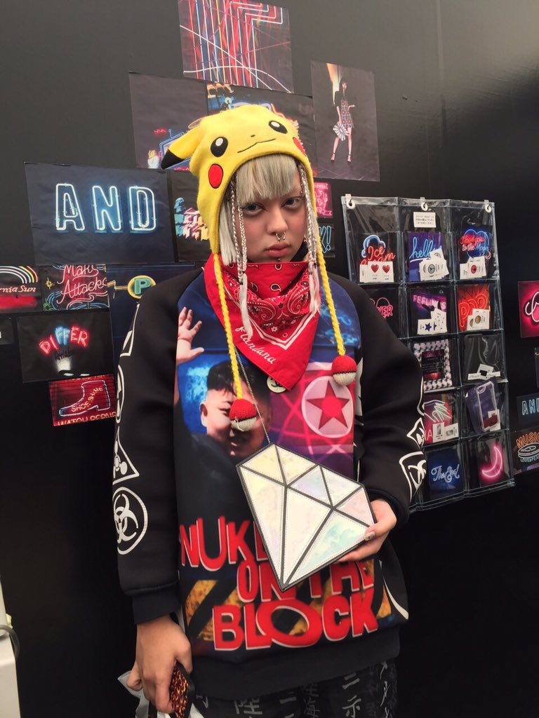 laxm_retent's tweet photo. SHOSHIPOYOさんご来店😎

ダイヤモンドクラッチお買い上げしてくれました💎💫✨今日のファッションにもお似合いです☆

@AURA_boy 要チェックです👀 https://t.co/VeN5TcfZqJ