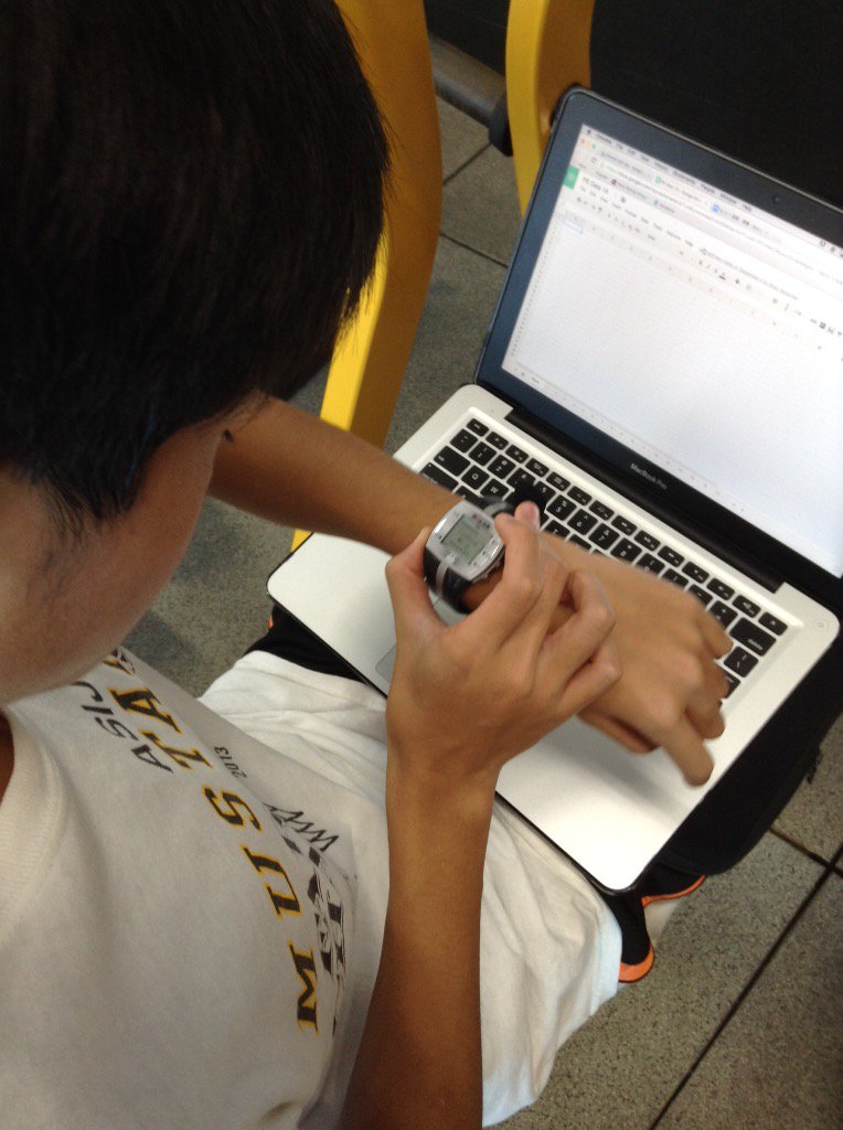 HS_ASIJ's tweet photo. @HS_ASIJ PE10 students gather data--from heart rates to repetitions--so they can track their fitness levels. https://t.co/ceUrWLiw0c