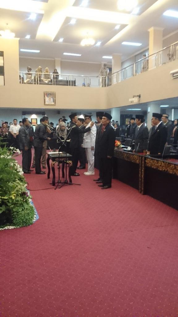 Humas_Palembang's tweet photo. Pagi tadi (3/11/2015) walikota palembang @harnojoyo1967 melantik pejabat struktural pemerintah kota Palembang https://t.co/hxYVYHSatE