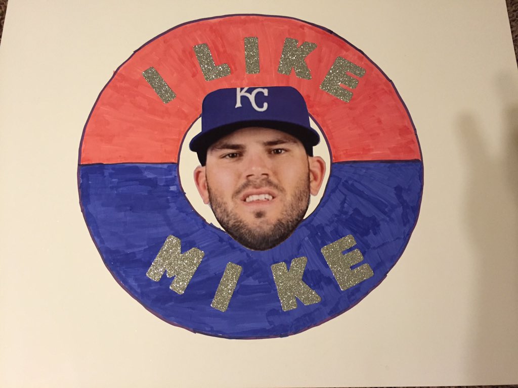 kylebecker30's tweet photo. The boys are getting ready for the parade tomorrow! #ForeverRoyal #TakeTheCown https://t.co/EsQc51t52H