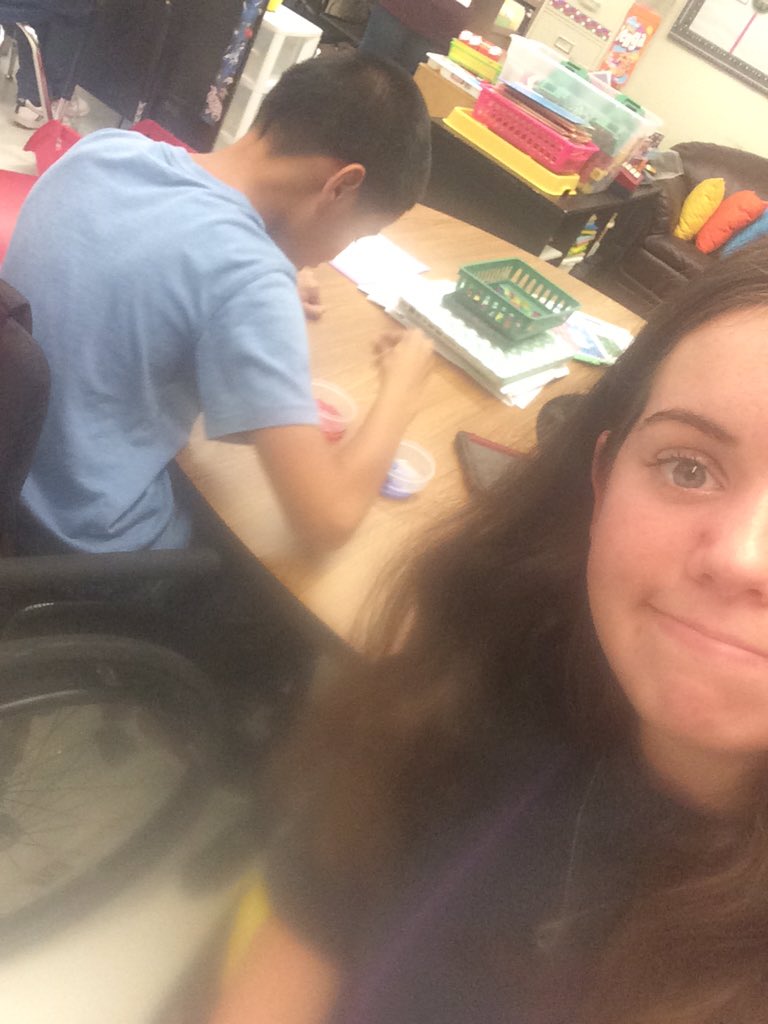 zara_TI's tweet photo. Working with some of my students on color sorting #RHSTeachingInternship @reese_teach https://t.co/fnzuneiSuE