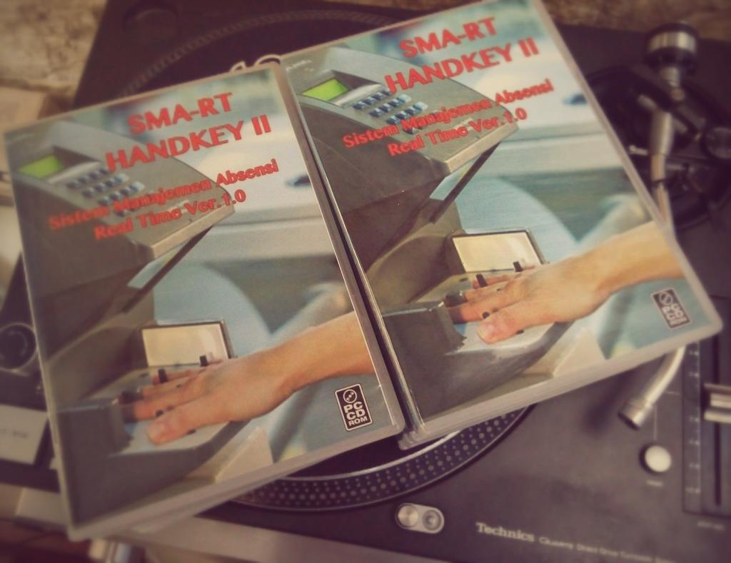 nervouz_records's tweet image. CD Aplikasi Sistem Manajemen Absensi Realtime #duplikasicd #directprintglossy #cdsoftware