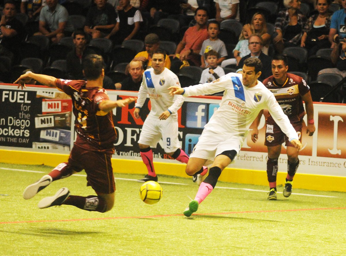 SanDiegoSockers's tweet photo. Some great shots of @ajmedina5 and @KraigChiles v. Soles de Sonora taken by Phillip Brents of The Star News! https://t.co/podjFe6NiI