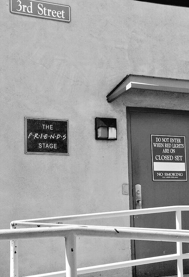 vanessadeebok's tweet photo. Forever wishing I was apart of F.R.I.E.N.D.S #throwbacktoCali https://t.co/FGEgXbVFLW